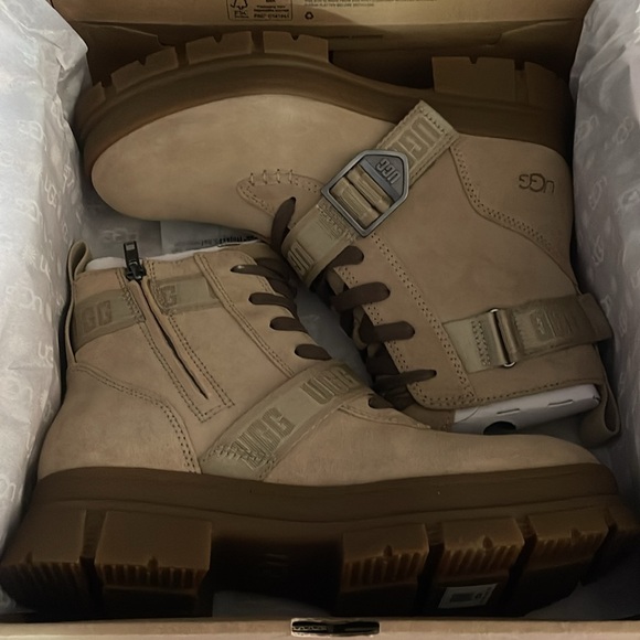 UGG
Ashton Waterproof
Boot (Women) - Picture 8 of 9